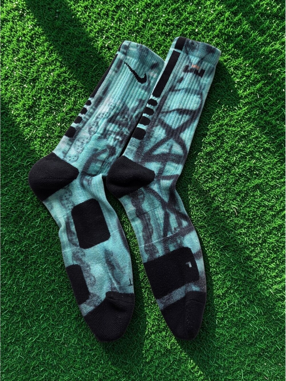 Nike Elite Dri-FIT Basketball Crew Socks Size L Aqua Black Graphic Rare